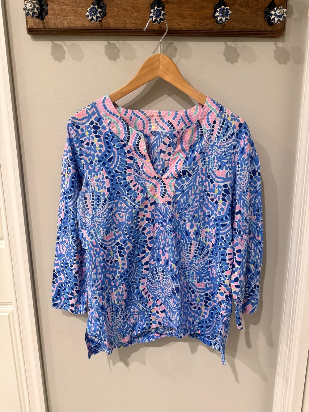 Lilly Pulitzer Blue & Pink Printed V-Neck Women’s tunic
